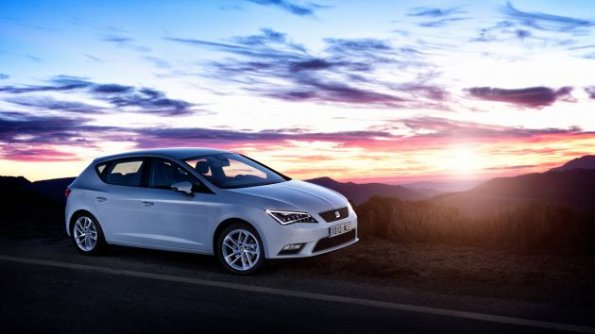 Die Außenaufnahme zeigt die Frontpartie des Seat Leon