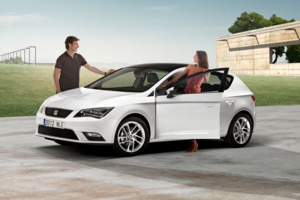 Front- und Seitenpartie des Seat Leon