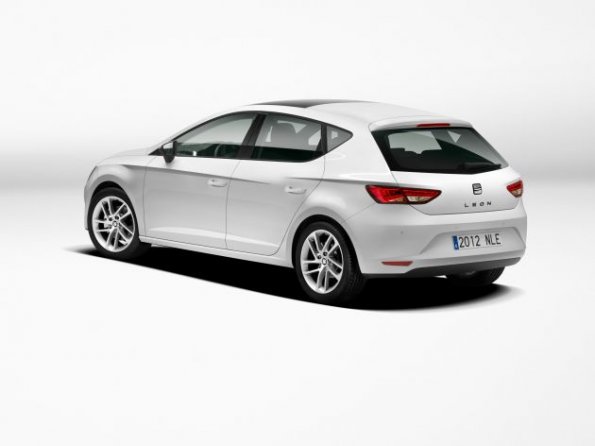 Die Heck- und Seitenansicht des Seat Leon