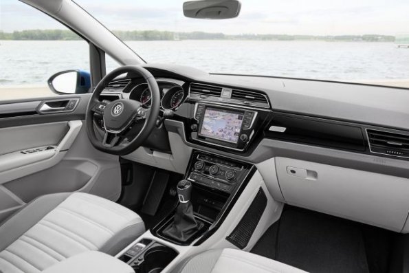 Cockpit und Armaturen im VW Touran 