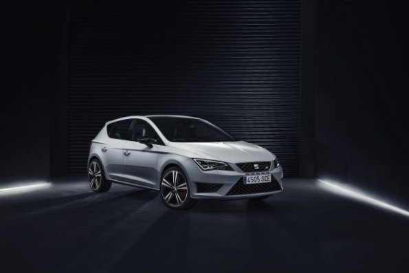 Front- und Seitenpartie am Seat Leon Cupra