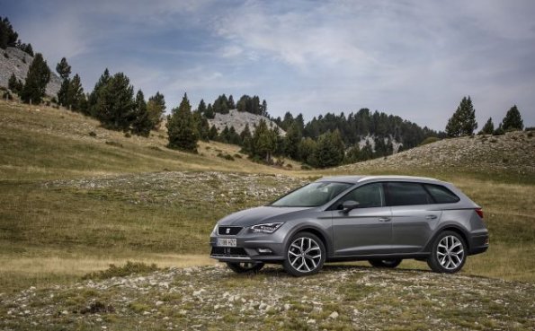 Außenaufnahme mit dem Seat Leon Xperience 