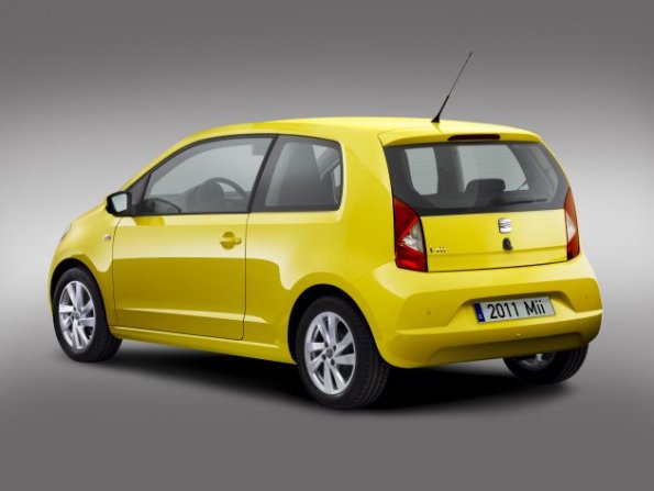 Auf dem Bild sieht man die Heckpartie des Kleinwagens Seat Mii