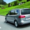 Heck- und Seitenansicht des neuen VW Sharan