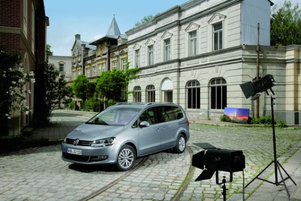 Front- und Seitenansicht des VW Sharan