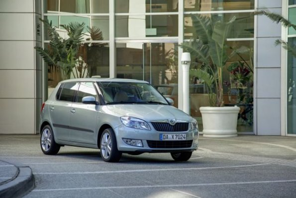 Front- und Seitenpartie am Skoda Fabia