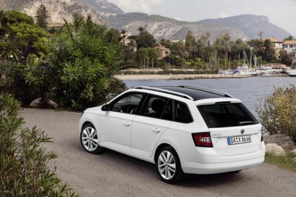 Heck- und Seitenansicht des Skoda Fabia Combi 