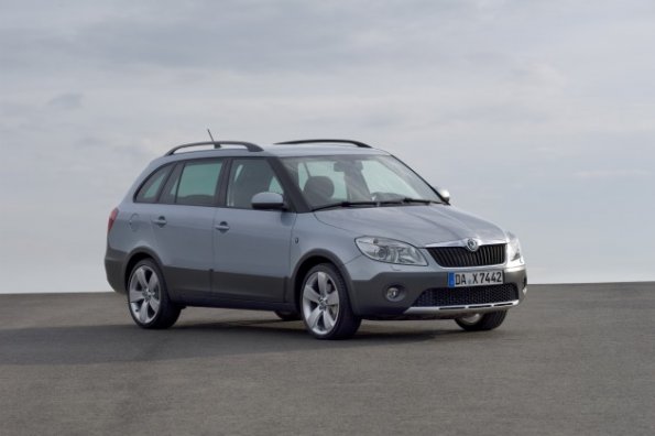 Front- und Seitenansicht des Skoda Fabia Combi