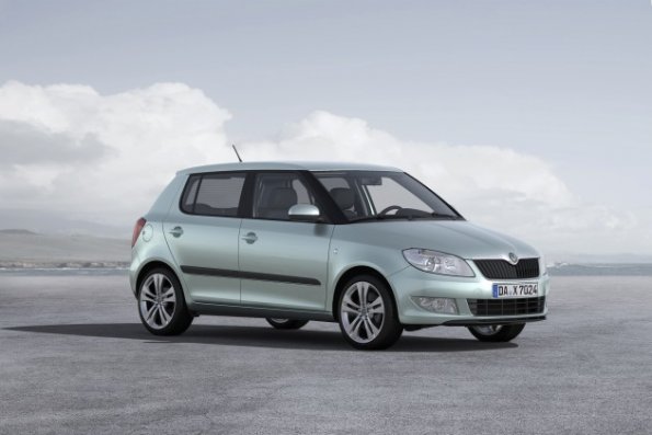 Front- und Seitenansicht des Skoda Fabia Limousine