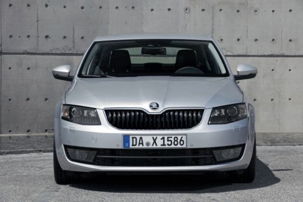 Die Fahrzeugfront des Skoda Octavia