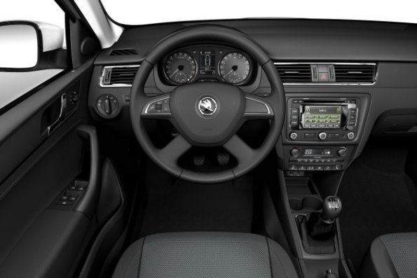 Cockpit des Skoda Rapid 