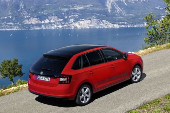 Heck- und Seitenansicht des Skoda Rapid Spaceback