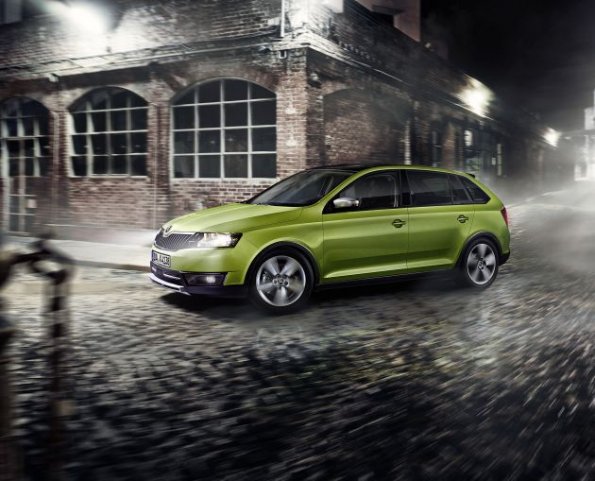 Seitenansicht des Skoda Rapid Spaceback Scoutline 