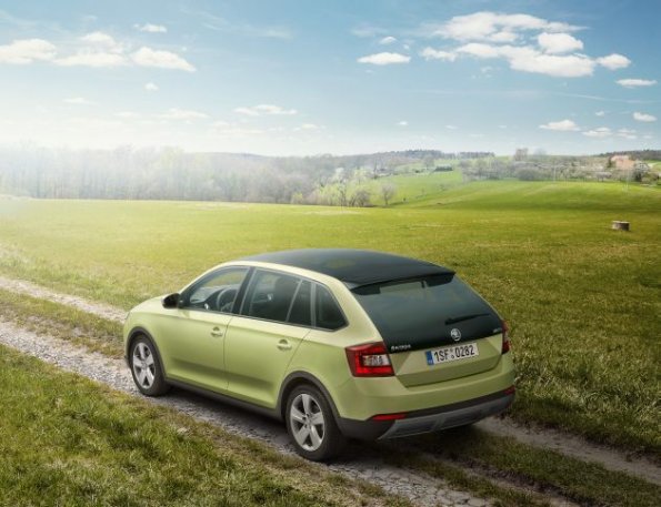 Seitenpartie des Skoda Rapid Spaceback Scoutline 