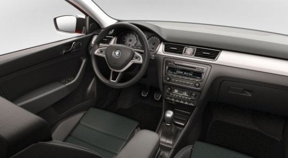 Cockpit und Armaturen im Skoda Rapid Spaceback