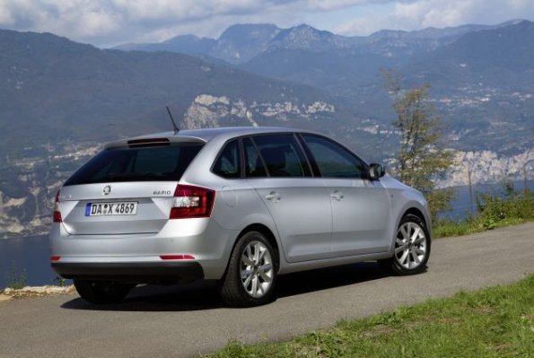 Heck- und Seitenansicht des Skoda Rapid Spaceback