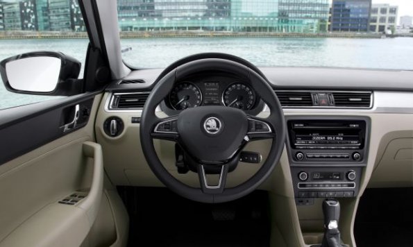 Cockpit des Skoda Rapid