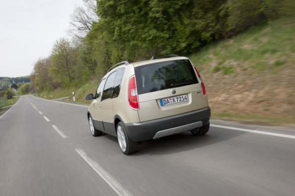 Die Heckansicht des Skoda Roomster Scout