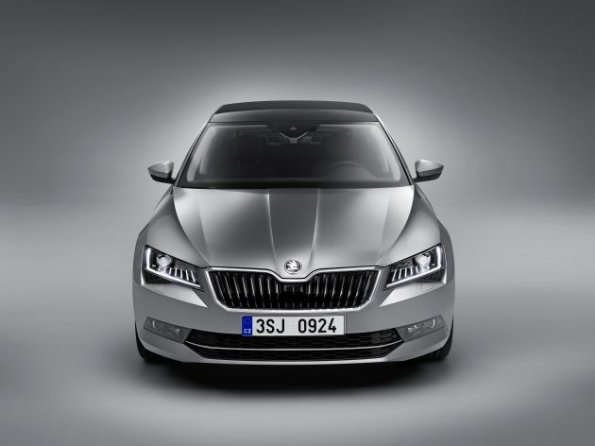 Frontansicht des Skoda Superb