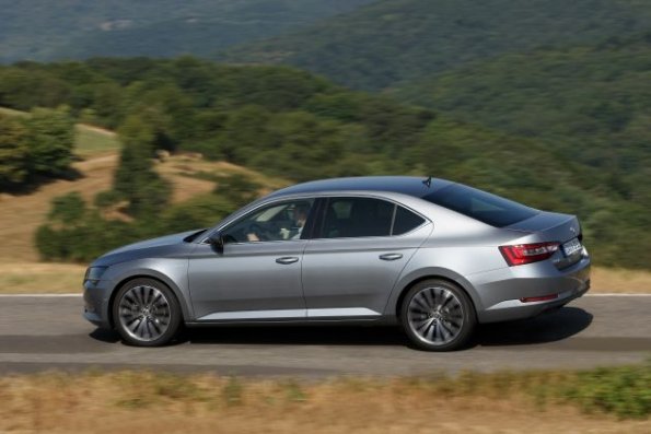 Seitenpartie des Skoda Superb