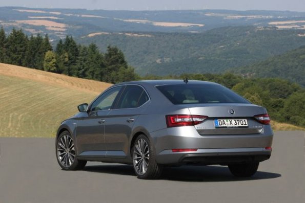 Heckpartie des Skoda Superb