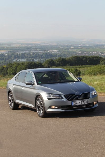 Frontansicht des Skoda Superb