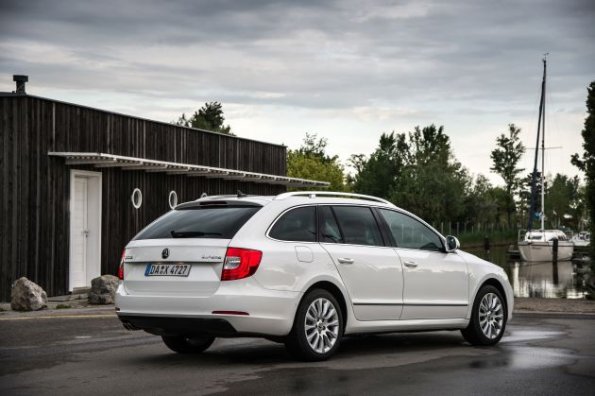 Die Heckpartie des Skoda Superb Combi