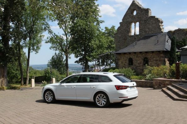 Seitenpartie des Skoda Superb Combi 