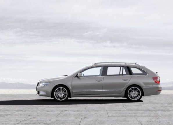 Der Skoda Superb Combi im Profil