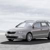 Front- und Seitenpartie des Skoda Superb Combi