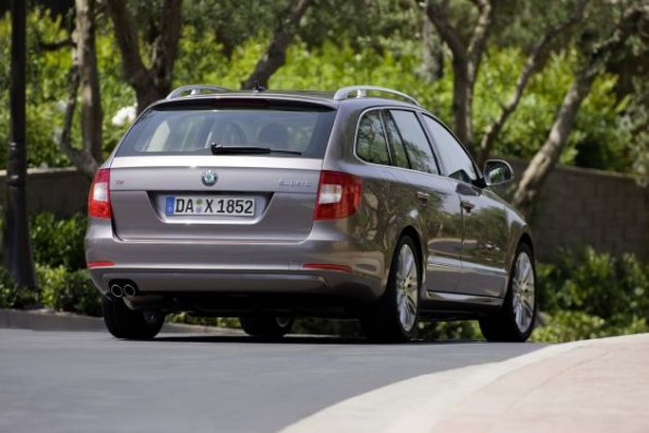 Die Heckpartie des Skoda Superb Combi