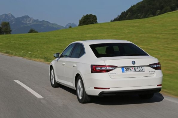 
Die Heckpartie des Skoda Superb Greenline 