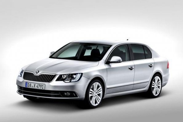 Die Frontpartie der Skoda Superb Limousine