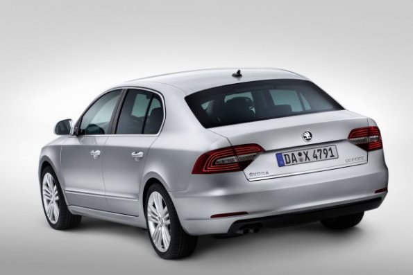 Die Heckpartie der Skoda Superb Limousine