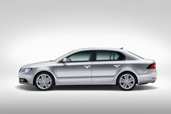 Die Skoda Superb Limousine  im Profil