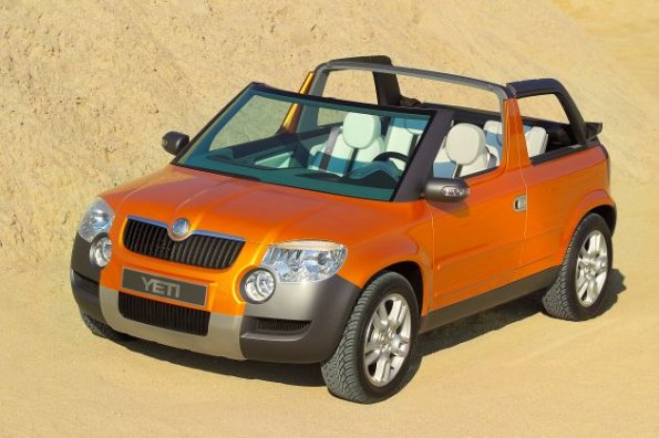 Ein Blick von vorn leicht erhöht auf den Skoda Yeti