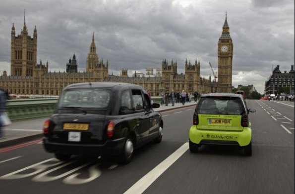 Die Großstadt ist der natürliche Lebensrauf für den smart fortwo ed: wenig Platz, großer Bedarf an Fahrzeugen ohne lokale Emissionen