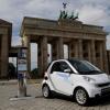 Der smart fortwo ed vor symbolträchtiger Kulisse: Berlin, Brandenburger Tor 