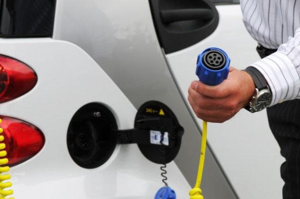 Tanken der Zukunft: Elektroaufladung des smart fortwo ed; 