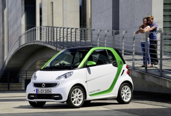 Front- und Seitenansicht des smart fortwo electric drive 2012