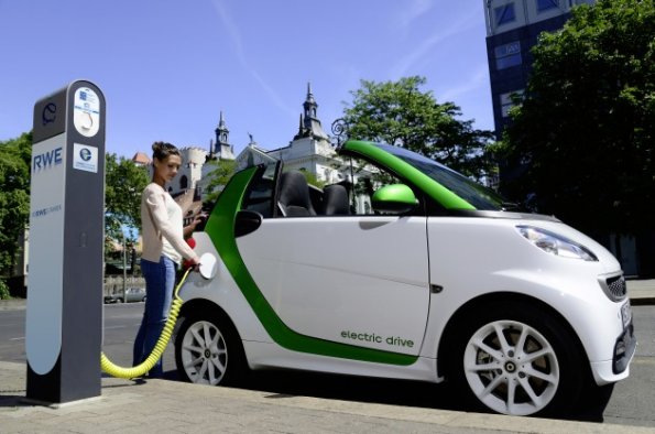 Der Ladevorgang mit dem smart fortwo electric drive 2012