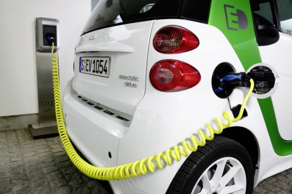 Nahrungsaufnahme am smart fortwo electric drive 2012