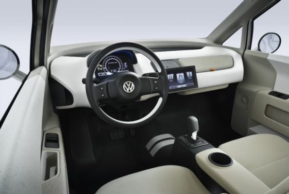 Ein Blick auf das Cockpit des VW Space Up! Blue