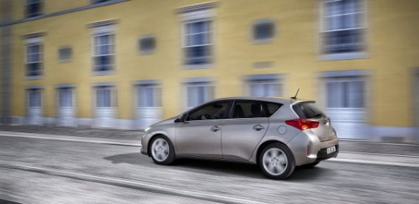 Die Seitenpartie des Toyota Auris