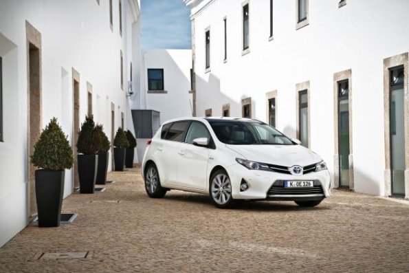 Front- und Seitenansicht des Toyota Auris