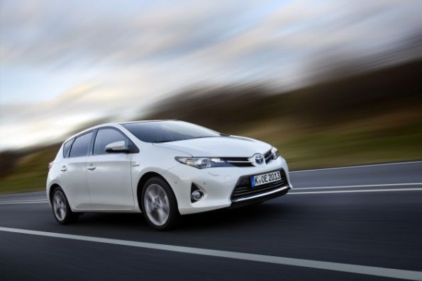 Front- und Seitenansicht des Toyota Auris