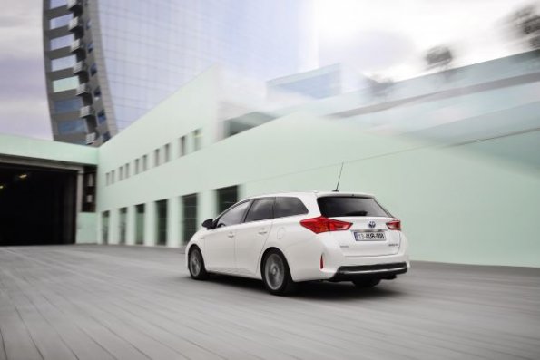 Heck- und Seitenansicht des Toyota Auris Touring Sports