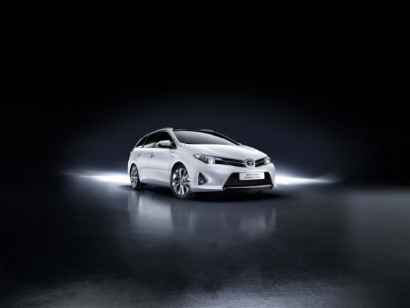 Die Frontpartie des Toyota Auris Touring Sports