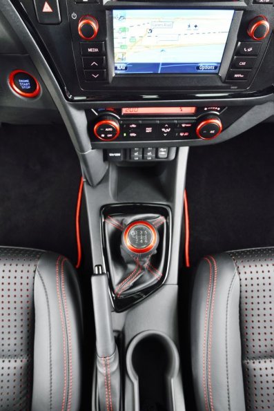 Detailaufnahme aus dem Innenraum des Toyota Auris Touring Sports