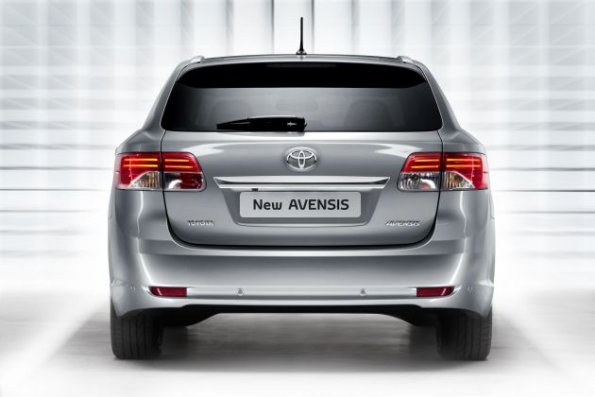 Das Heck des Toyota Avensis